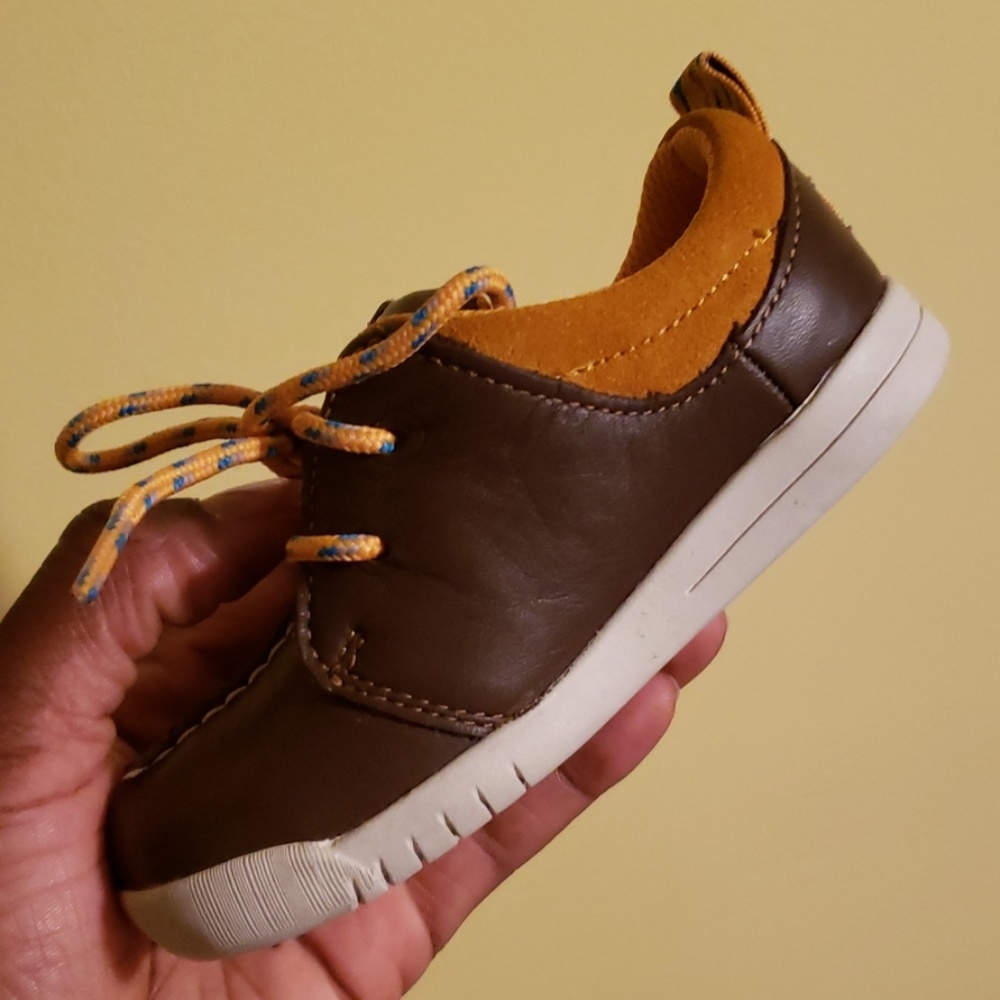 Clarks - Picture 3 of 5